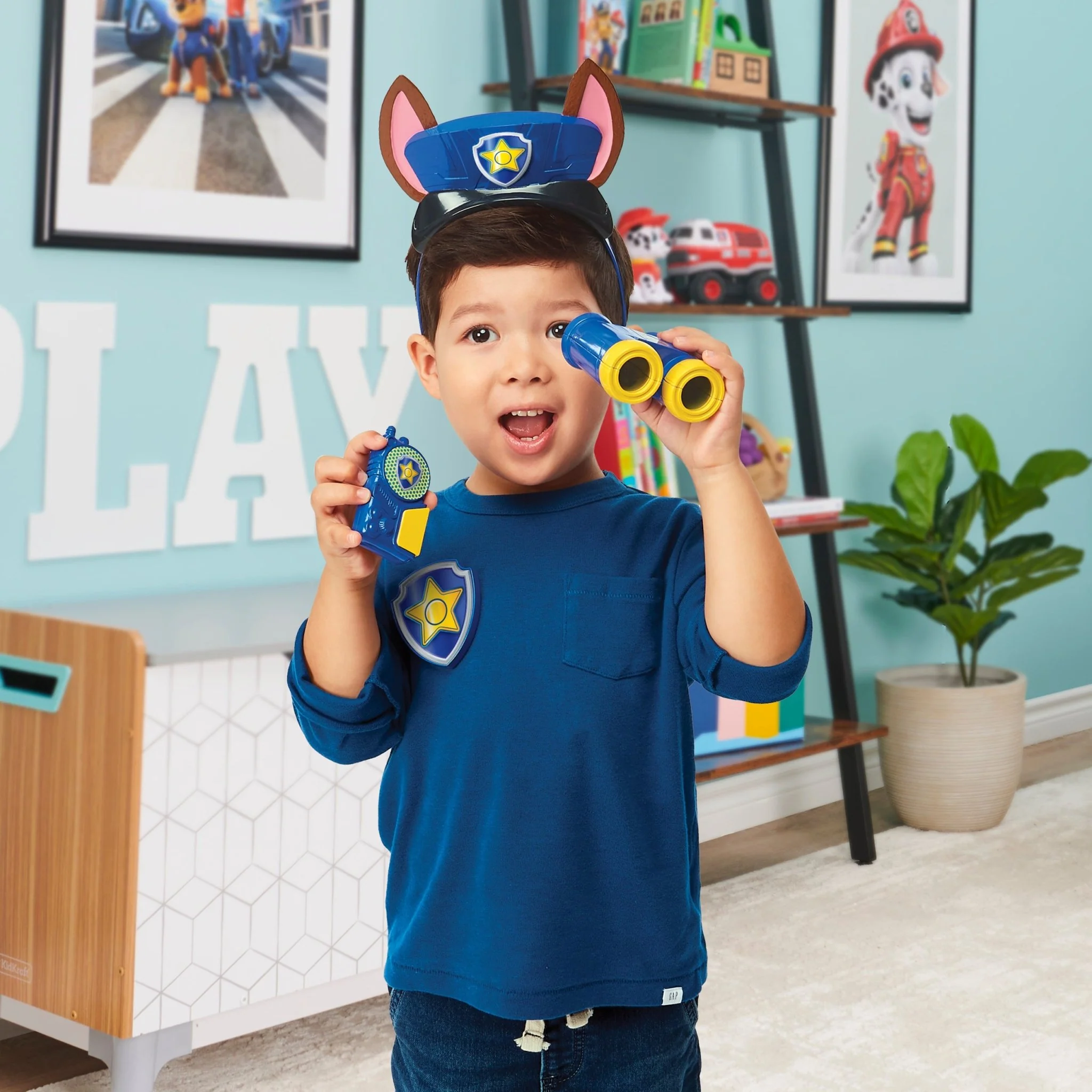 PAW Patrol, Chase Movie Rescue 8-Piece Role Play Set for Pretend Play, Kids Toys for Ages 3 and up - Image 2